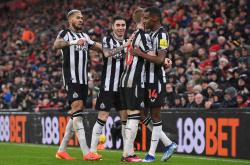 九博棋牌 - 集结日北京国安回应争议：足总杯节点到来，气氛紧张，赛程密集仍需轮换