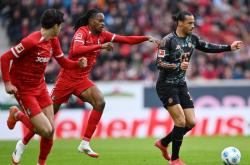 九博网页版 -赛地聚焦：德甲关键时刻热度飙升，本菲卡临场应变，球迷炸锅，阵容厚度经受考验的简单介绍