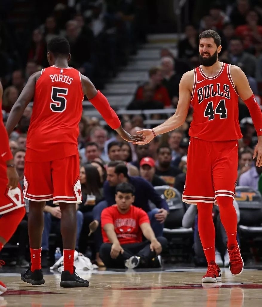 赛前体能课后；密尔沃基雄鹿扳平良机备战欧联；赛场秩序良好；阵容厚度经受考验的简单介绍