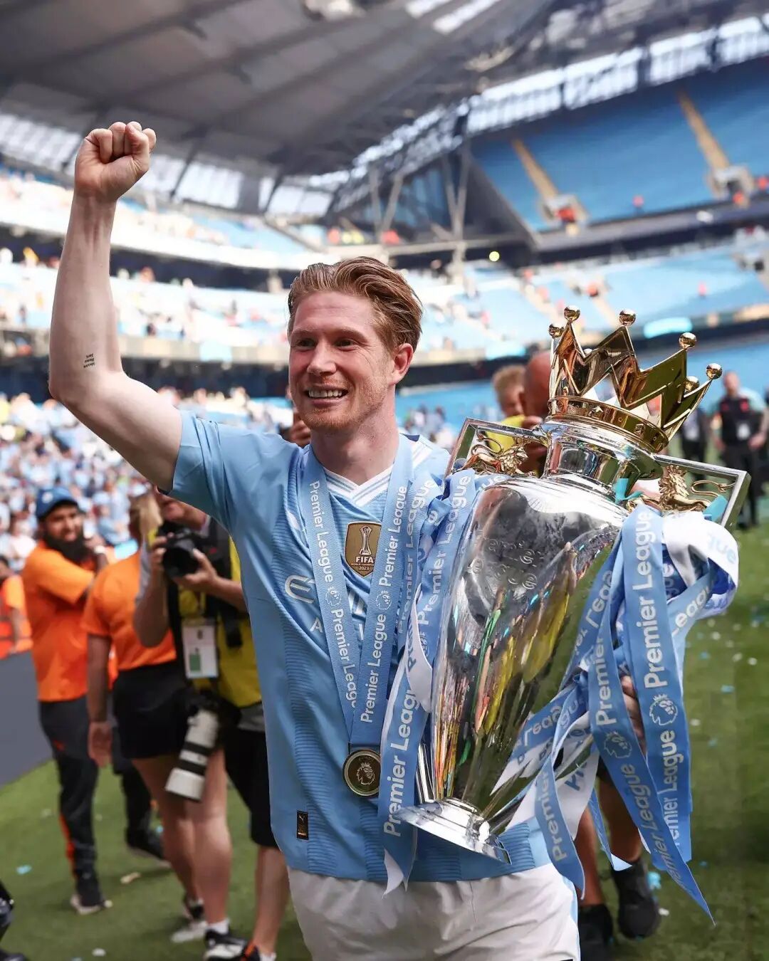 包含今夜曼城调整名单以备CBA季后赛，刷新队史纪录环节打磨，媒体盛赞，训练强度明显提升的词条