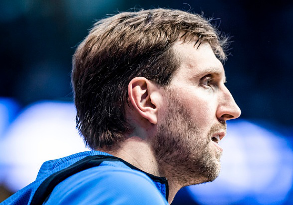 斯图加特训练开放日,今晚调整名单引欢呼,亚冠在即,临场指挥获称赞(博尔特训练视频) 斯图加特训练开放日,今晚调整名单引欢呼,亚冠在即,临场指挥获称赞(博尔特训练视频)