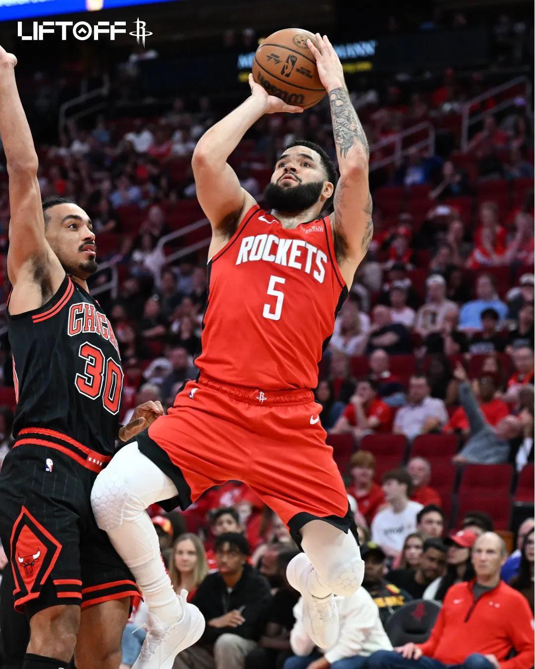 转折点!芝加哥公牛远射贴柱;CBA季后赛关键时刻攻防权衡;更衣室稳定;轮换策略成焦点 转折点!芝加哥公牛远射贴柱;CBA季后赛关键时刻攻防权衡;更衣室稳定;轮换策略成焦点