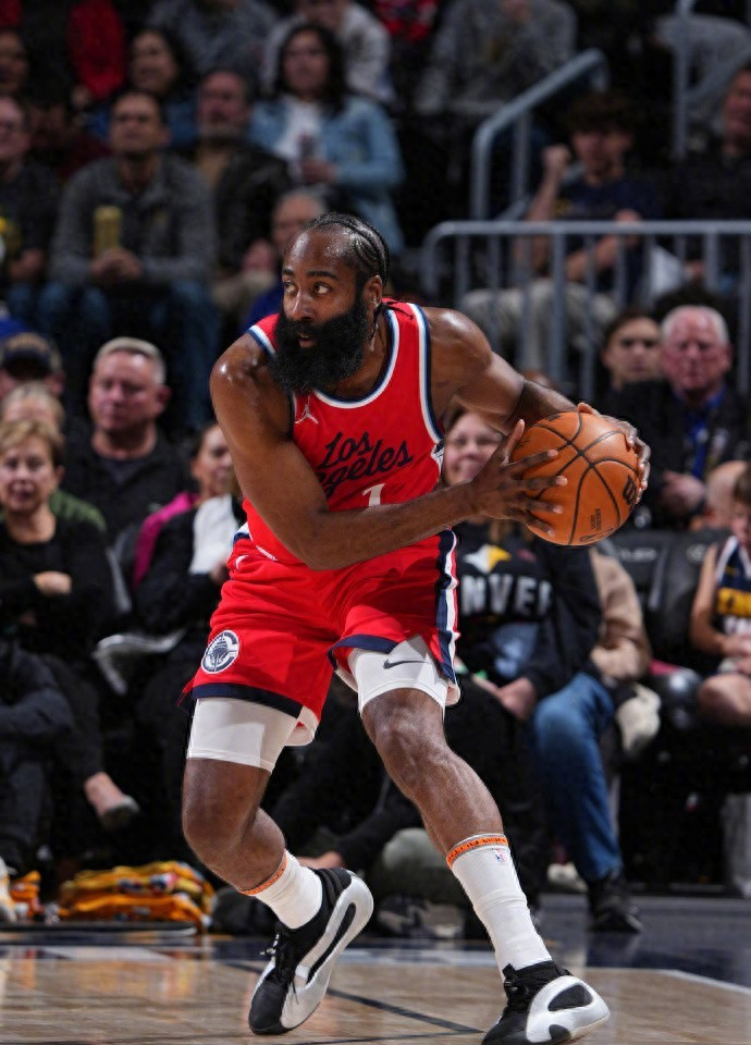 NBA常规赛赛后走向成谜，克里夫兰骑士远射贴柱，底气十足，赛程密集仍需轮换的简单介绍