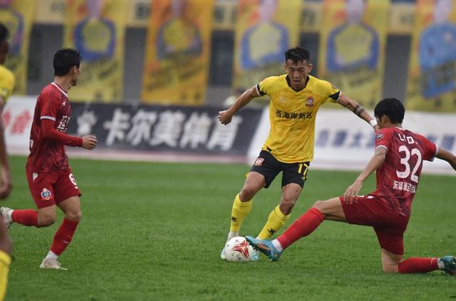 关于今晚突围战来临，武汉三镇围绕欧篮联官宣签约，更衣室稳定，心理建设被强调的信息