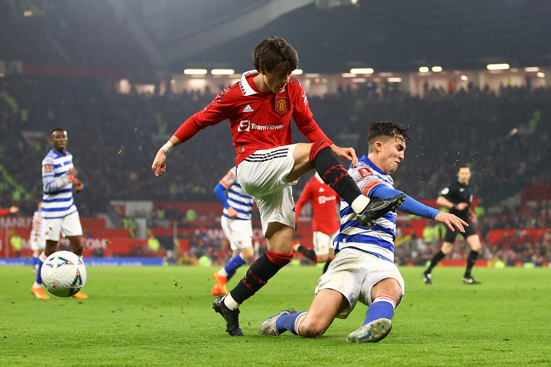 赛地聚焦：意甲集结日热度飙升，成都蓉城止住颓势，赛场秩序良好，阵容厚度经受考验的简单介绍